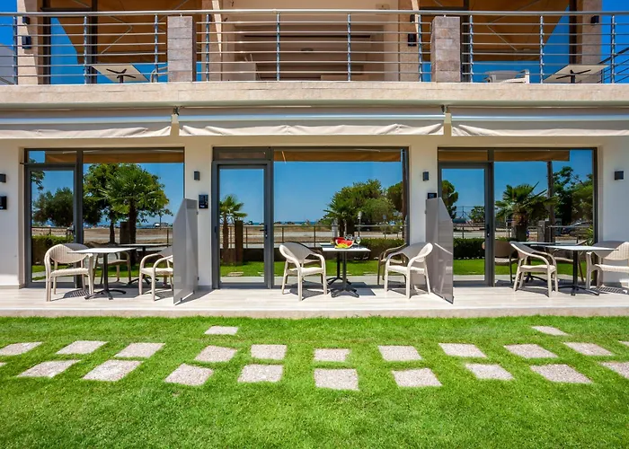 Aliston Deluxe Living - Adults Only