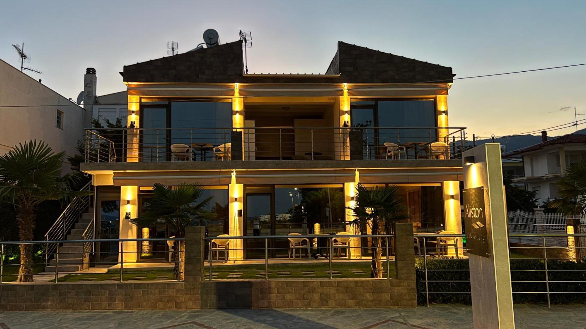 Aliston Deluxe Living - Adults Only *