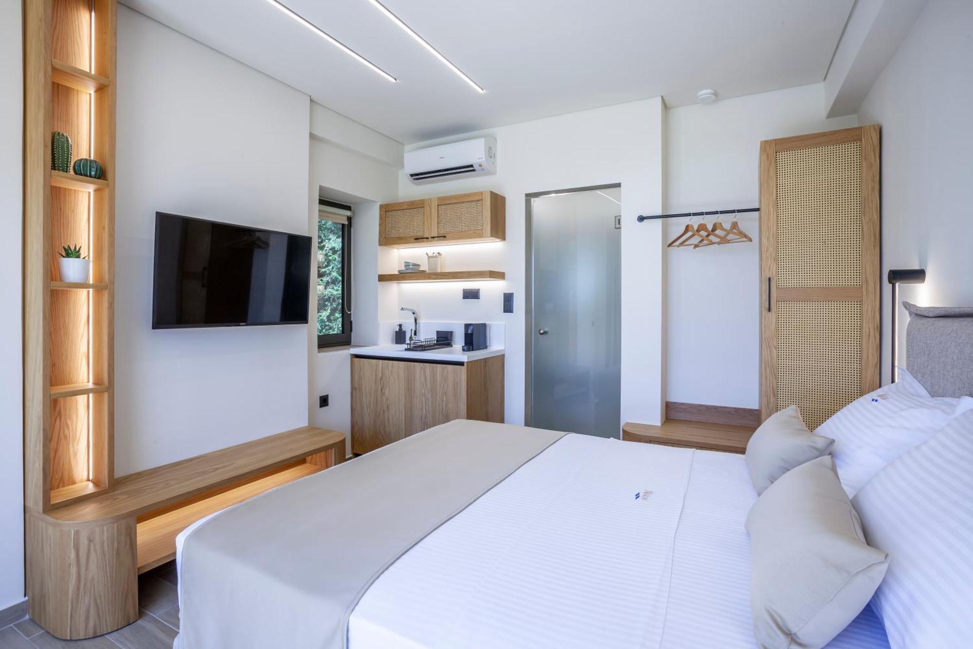 Aliston Deluxe Living - Adults Only *
