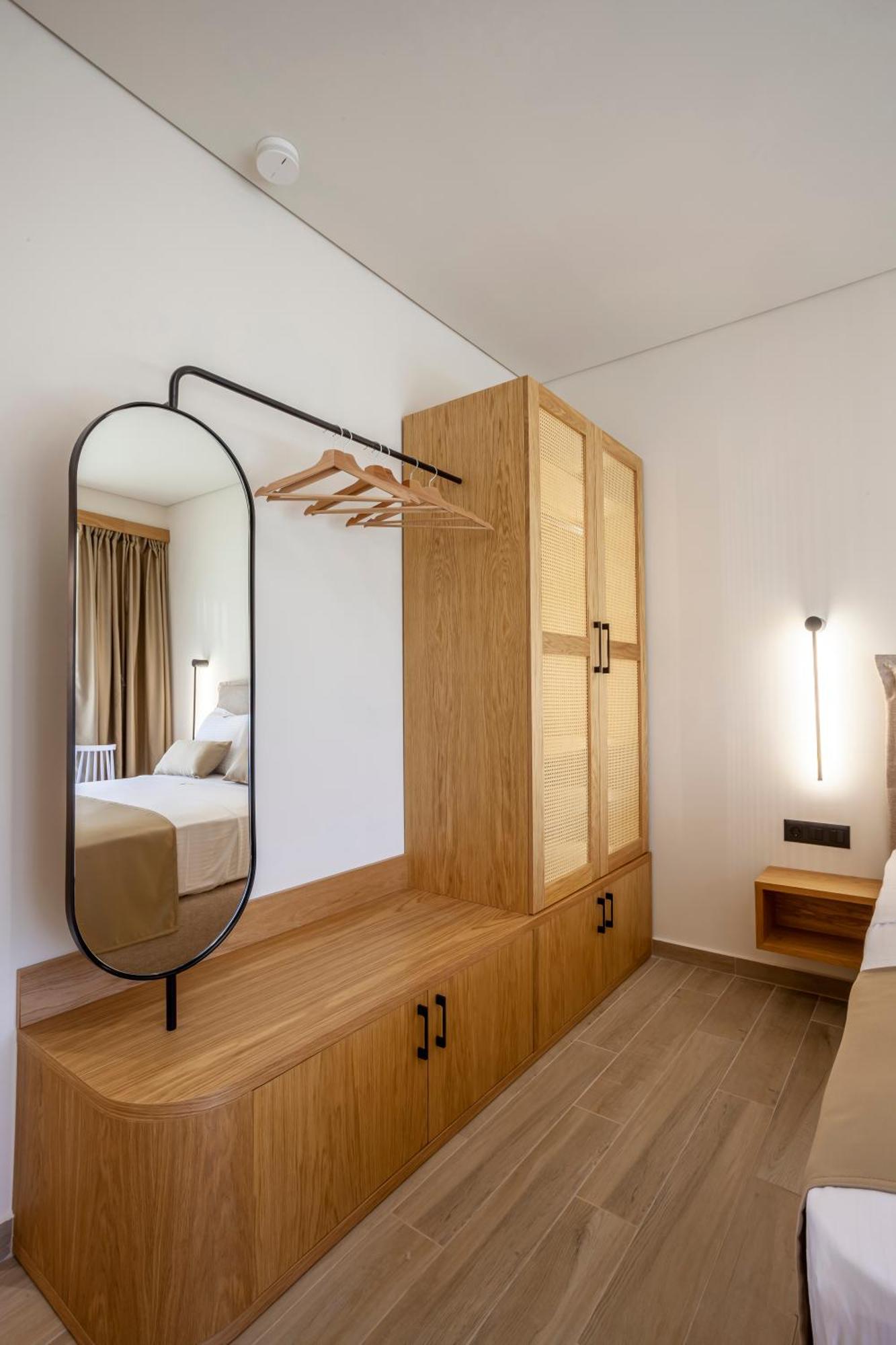 Aliston Deluxe Living - Adults Only Apartment